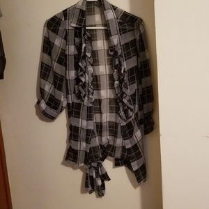 Ladies/juniors poetry Small L/S button top.